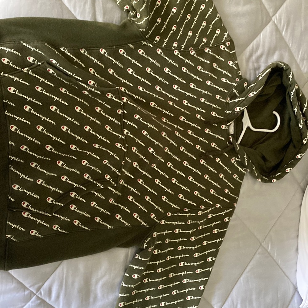 Dark Green Champion Hoodie. size-Medium.